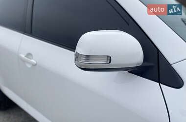 Позашляховик / Кросовер Toyota RAV4 2011 в 