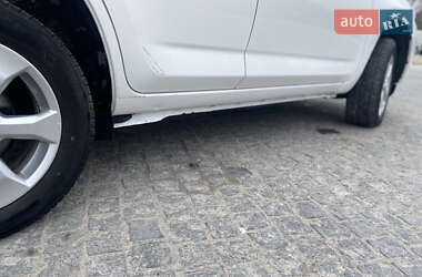 Позашляховик / Кросовер Toyota RAV4 2011 в 