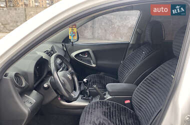 Позашляховик / Кросовер Toyota RAV4 2011 в 
