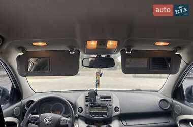 Позашляховик / Кросовер Toyota RAV4 2011 в 