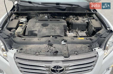 Позашляховик / Кросовер Toyota RAV4 2011 в 