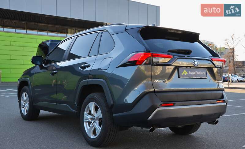 Внедорожник / Кроссовер Toyota RAV4 2020 в Киеве