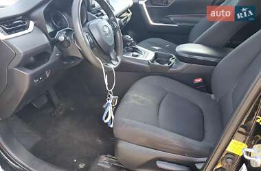 Позашляховик / Кросовер Toyota RAV4 2019 в 