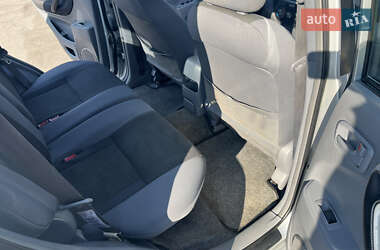 Позашляховик / Кросовер Toyota RAV4 2003 в 