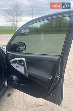 Внедорожник / Кроссовер Toyota RAV4 2010 в 