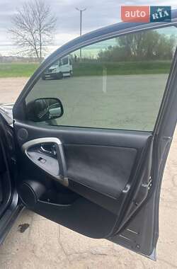 Внедорожник / Кроссовер Toyota RAV4 2010 в 