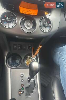 Внедорожник / Кроссовер Toyota RAV4 2010 в 