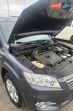 Внедорожник / Кроссовер Toyota RAV4 2010 в 