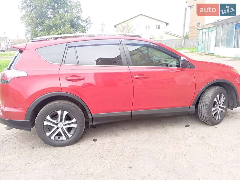 Позашляховик / Кросовер Toyota RAV4 2017 в Василькові