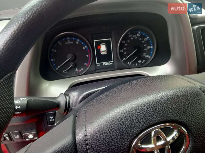Позашляховик / Кросовер Toyota RAV4 2017 в Василькові