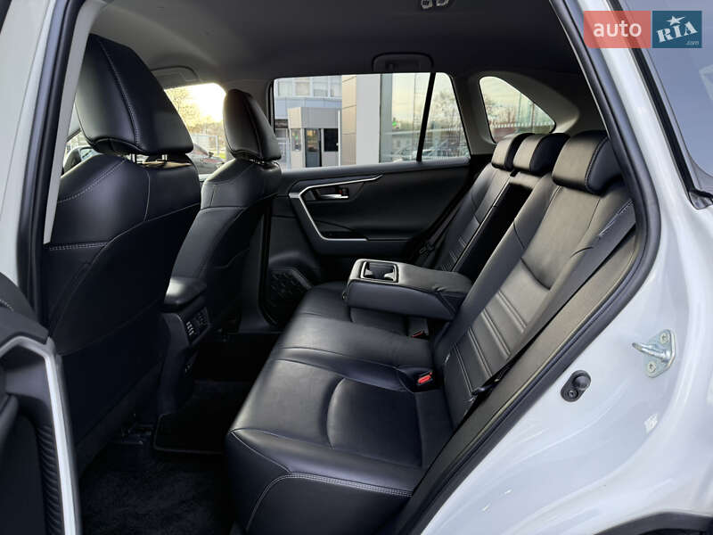 Внедорожник / Кроссовер Toyota RAV4 2019 в Харькове