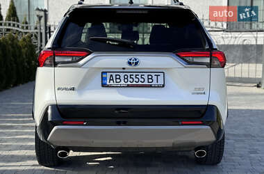 Позашляховик / Кросовер Toyota RAV4 2019 в 