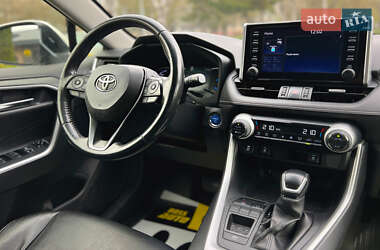Внедорожник / Кроссовер Toyota RAV4 2019 в 