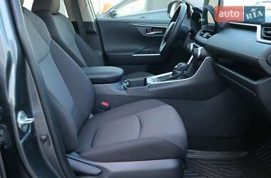 Внедорожник / Кроссовер Toyota RAV4 2023 в 