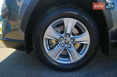 Внедорожник / Кроссовер Toyota RAV4 2023 в 