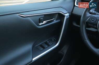 Внедорожник / Кроссовер Toyota RAV4 2023 в 