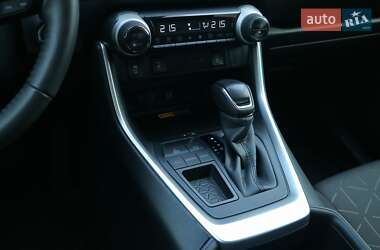 Внедорожник / Кроссовер Toyota RAV4 2023 в 