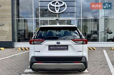 Внедорожник / Кроссовер Toyota RAV4 2023 в 