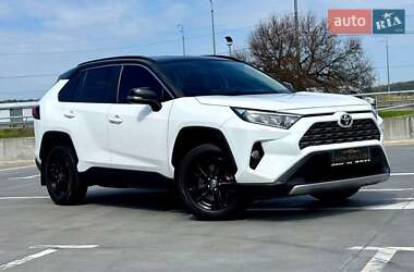 Внедорожник / Кроссовер Toyota RAV4 2019 в 