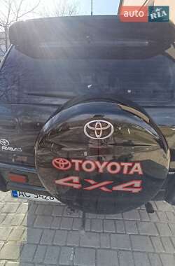 Внедорожник / Кроссовер Toyota RAV4 2001 в 
