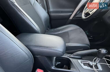 Внедорожник / Кроссовер Toyota RAV4 2013 в 