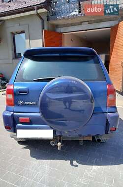 Внедорожник / Кроссовер Toyota RAV4 2001 в 
