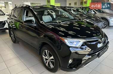 Внедорожник / Кроссовер Toyota RAV4 2018 в 