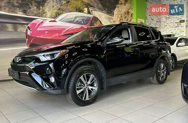 Внедорожник / Кроссовер Toyota RAV4 2018 в 