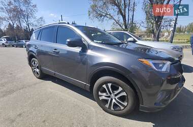 Внедорожник / Кроссовер Toyota RAV4 2016 в 