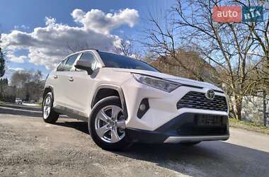 Внедорожник / Кроссовер Toyota RAV4 2021 в 