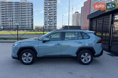 Внедорожник / Кроссовер Toyota RAV4 2023 в 