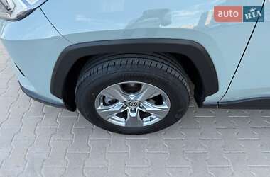 Внедорожник / Кроссовер Toyota RAV4 2023 в 