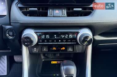 Внедорожник / Кроссовер Toyota RAV4 2023 в 