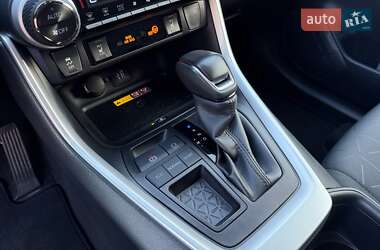 Внедорожник / Кроссовер Toyota RAV4 2023 в 