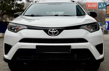 Внедорожник / Кроссовер Toyota RAV4 2016 в 