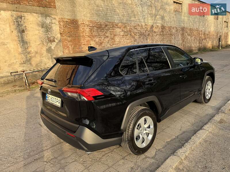 Позашляховик / Кросовер Toyota RAV4 2022 в Львові