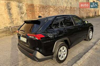 Внедорожник / Кроссовер Toyota RAV4 2022 в 