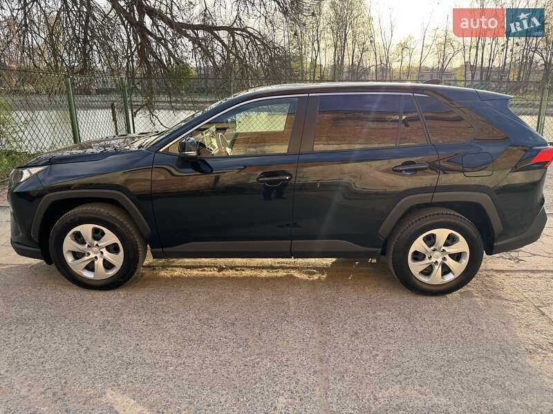 Позашляховик / Кросовер Toyota RAV4 2022 в Львові