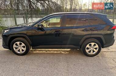 Внедорожник / Кроссовер Toyota RAV4 2022 в 
