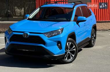 Внедорожник / Кроссовер Toyota RAV4 2019 в 