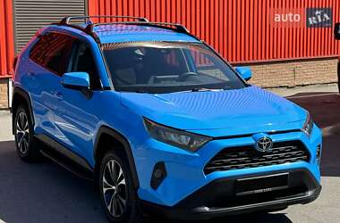 Внедорожник / Кроссовер Toyota RAV4 2019 в 