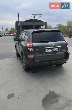 Внедорожник / Кроссовер Toyota RAV4 2012 в 