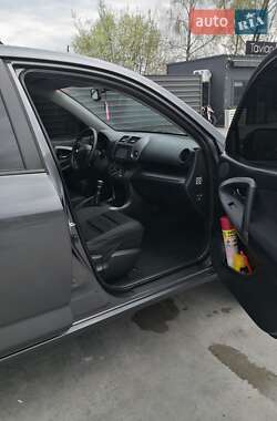 Внедорожник / Кроссовер Toyota RAV4 2012 в 