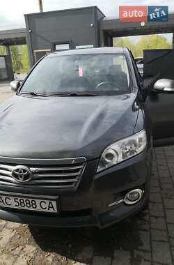 Внедорожник / Кроссовер Toyota RAV4 2012 в 