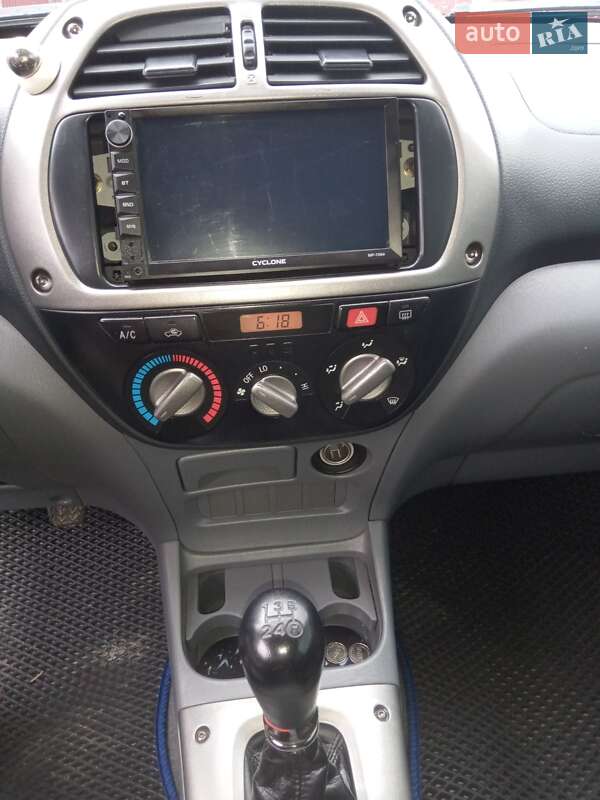 Внедорожник / Кроссовер Toyota RAV4 2002 в Сарнах