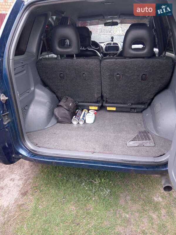 Внедорожник / Кроссовер Toyota RAV4 2002 в Сарнах