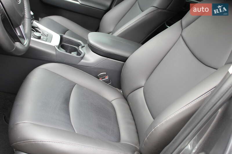 Внедорожник / Кроссовер Toyota RAV4 2022 в Ровно