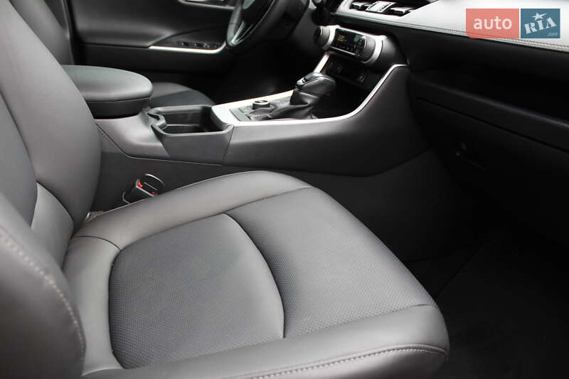 Внедорожник / Кроссовер Toyota RAV4 2022 в Ровно