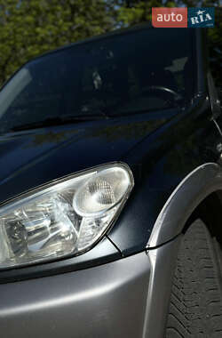 Внедорожник / Кроссовер Toyota RAV4 2004 в 