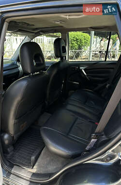 Внедорожник / Кроссовер Toyota RAV4 2004 в 